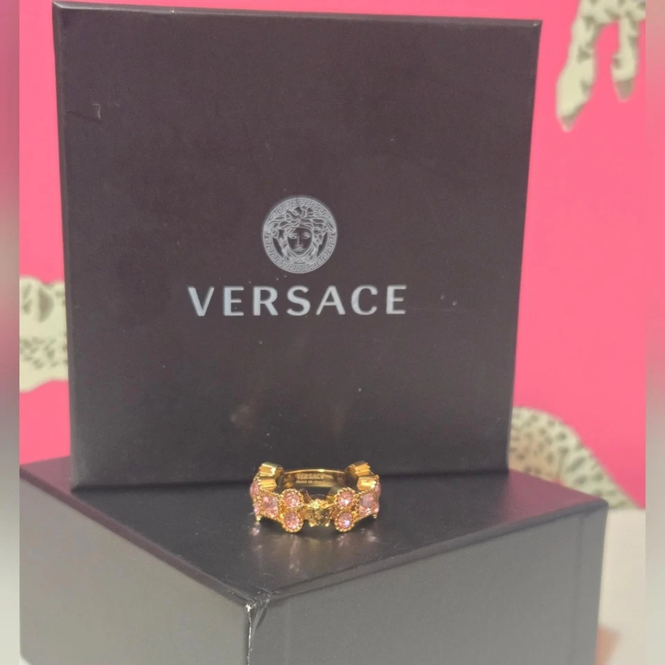 Anel feminino Versace Medusa rosa cristais enfeitados tamanho 7 novo na caixa - Imagem 2 de 4