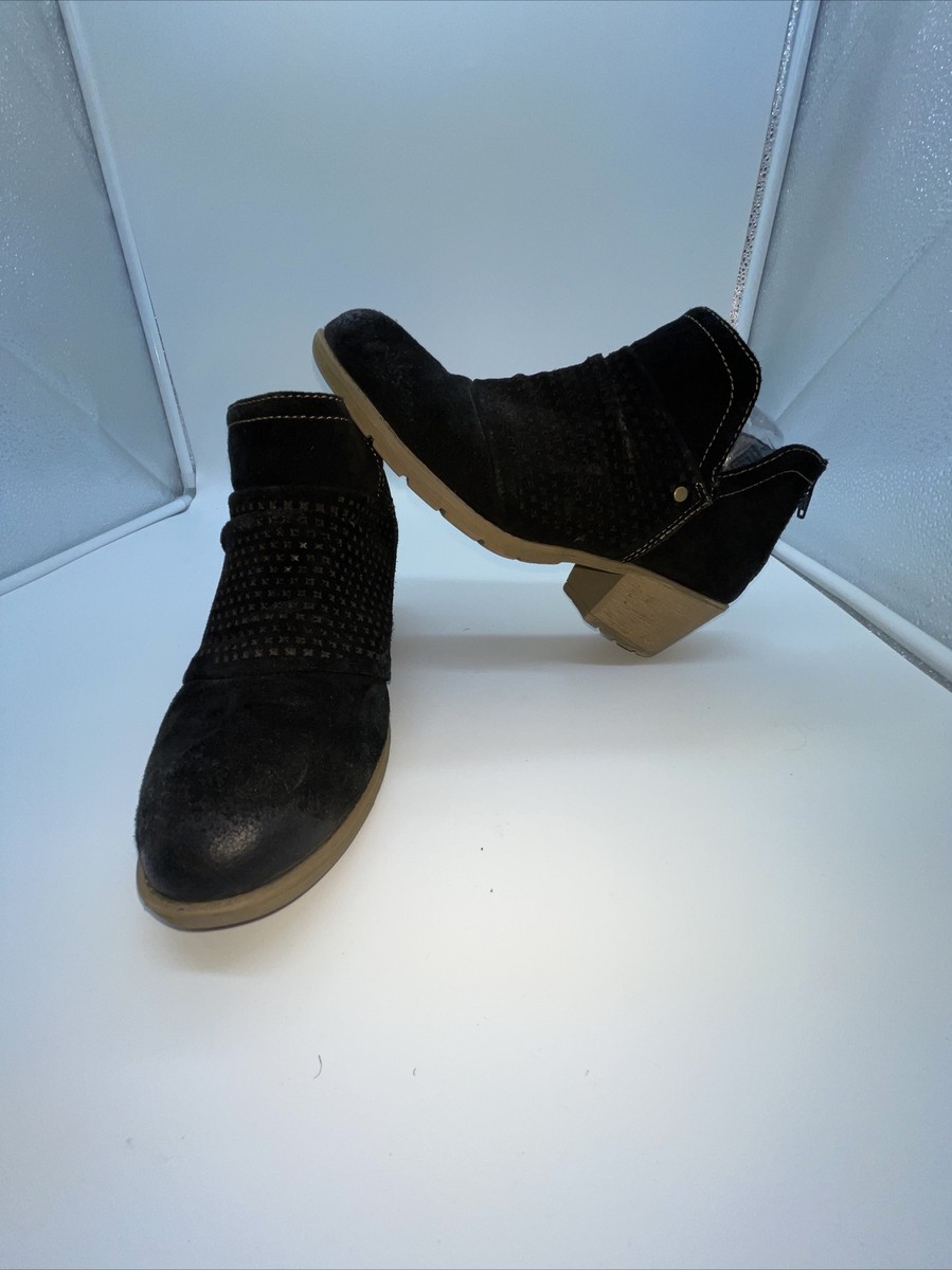 Earth Origins Amanda Black ￼Suede Side Zip Ankle Boots Women’s Size