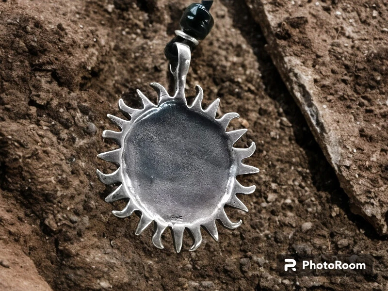 Ciondolo Eclisse di Sole e Luna in Argento 925 - Immagine 3 di 4