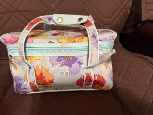 PRETTY MAKEUP BAG FROM BASICS - Picture 2 of 8