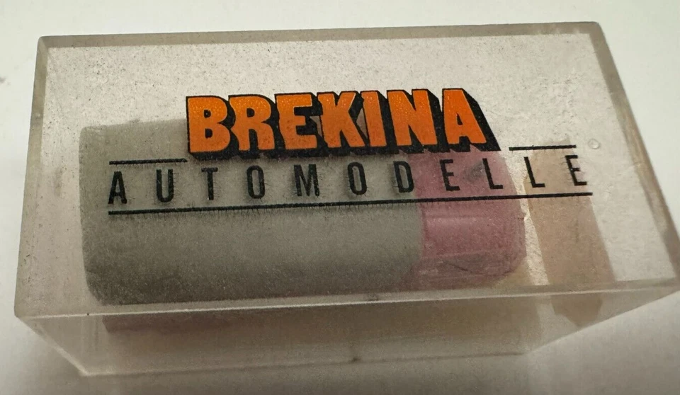 Camioneta pick-up vintage Brekina modelos de automóviles tipo Volkswagen VW T1 con dosel rojo Foto 2 de 4