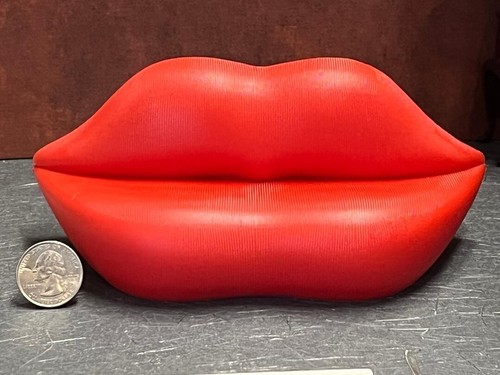 Dollhouse Miniature Mid Century Modern Lips Sofa 1:12 scale A105 Dollys Gallery - Picture 1 of 3