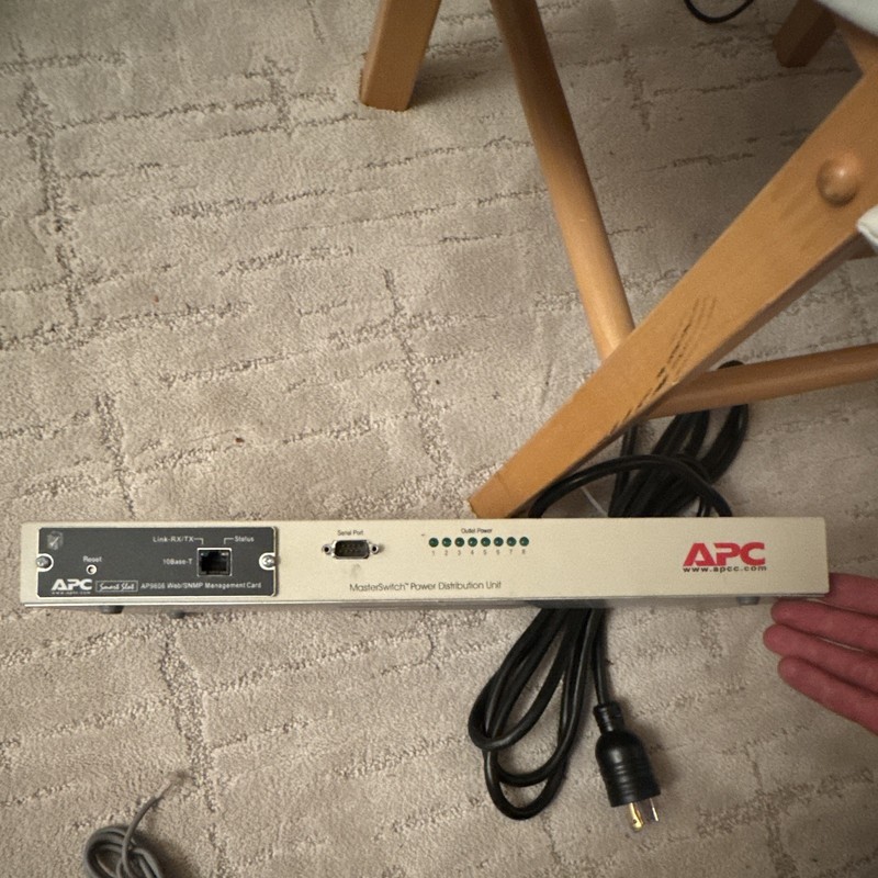 APC MasterSwitch 8-Outlet Rack Mount PDU 120V 15A w/ AP9606