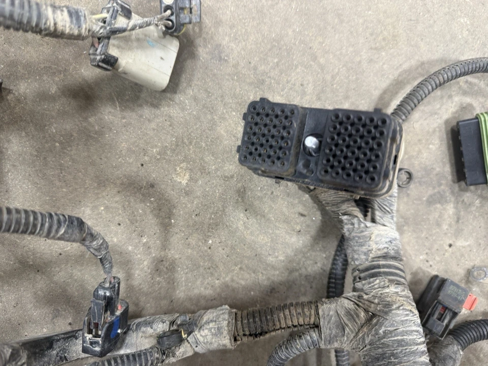 Dodge Ram 3500 Cummins 2009 arnés de cableado de motor 6,7 automático aire acondicionado delantero Foto 3 de 4