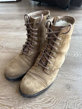 UGG Women’s Shearling Lined Lace Up Combat Boots Brown Suede Size 6