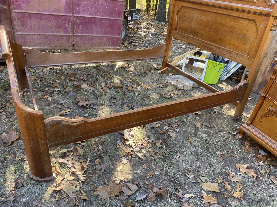 Juego completo de muebles de dormitorio Lexington Victorian Sampler Queen Foto 3 de 4