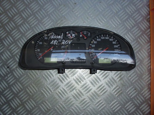 Instrumente Tacho Kombiinstrument VDO 3B1919880 VW Passat Variant 1.8 5V Turbo