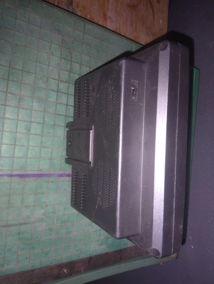 5" On-Camera Monitor 3.5 mm jacks old - Image 2 of 4