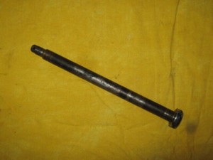 Yamaha XS 500, XS 250, XS 400 Hinterradachse A5769