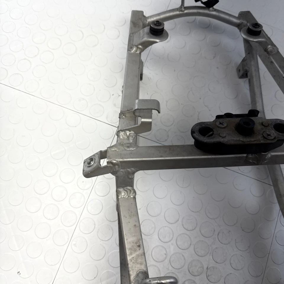 2001-2003 SUZUKI GSXR 600 GSXR 750 01-02 GSXR 1000 ЗАДНИЙ ПОДРАМНИК OEM ХОРОШЕЕ СОСТОЯНИЕ - Изображение 4 из 4