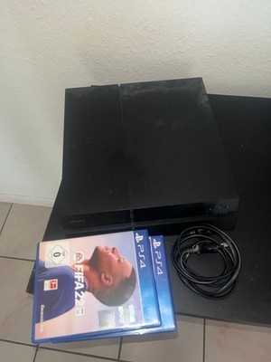 PlayStation 4 + 2 Spiele 