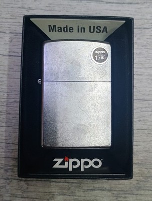 Zippo Lighter: Regular Street Chrome Finish -NIB 207