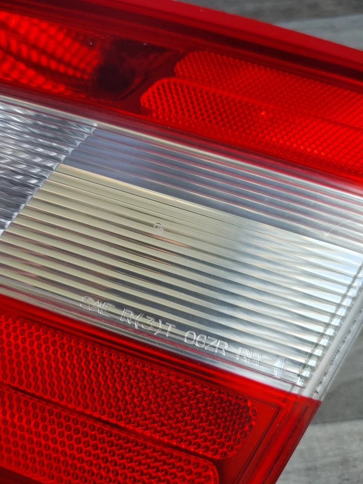 Lincoln Zephyr MKZ 2006-2009 conductor derecho luz trasera interior OEM Foto 2 de 4