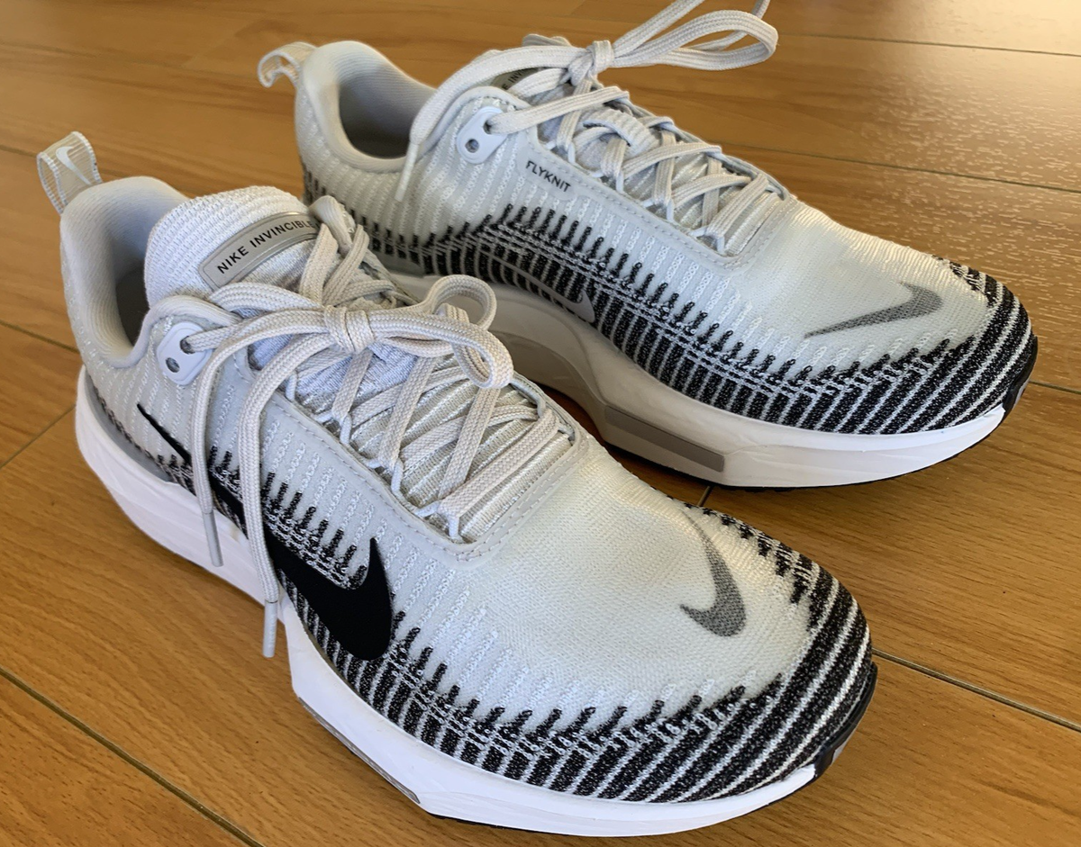 W Size 8 - Nike ZoomX Invincible Run 4 Platinum/Black/White
