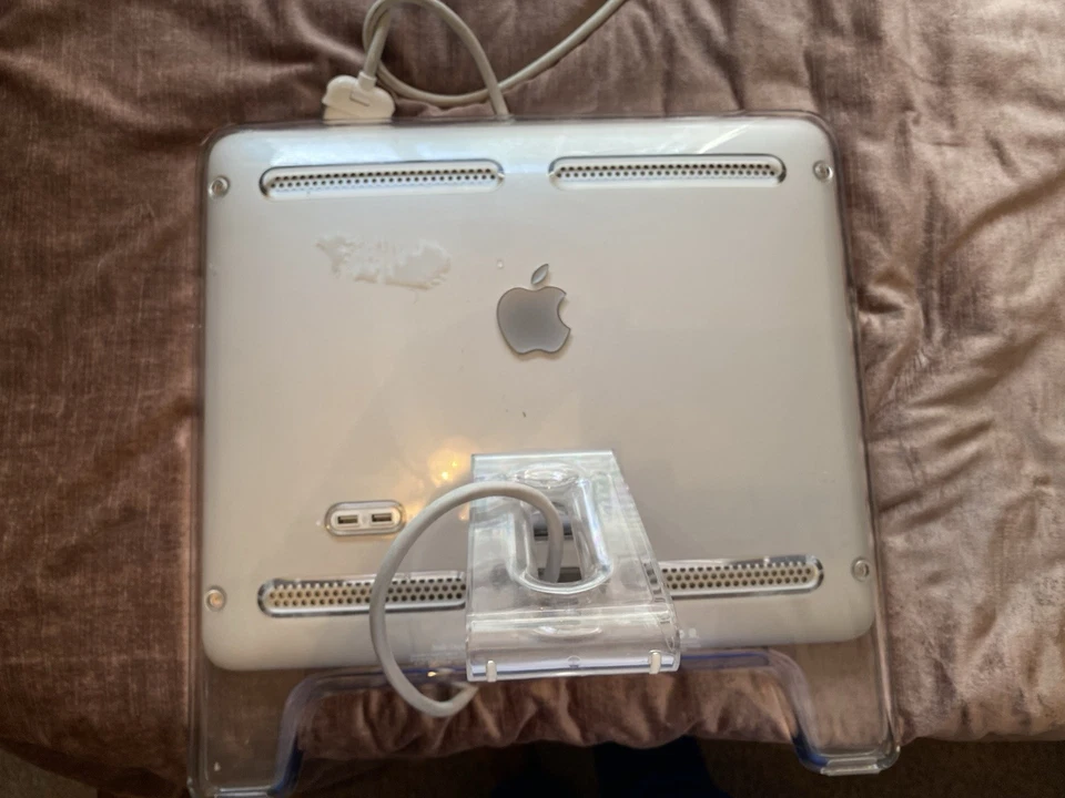 Apple Studio Display LCD Monitor 2001 - Image 2 of 4