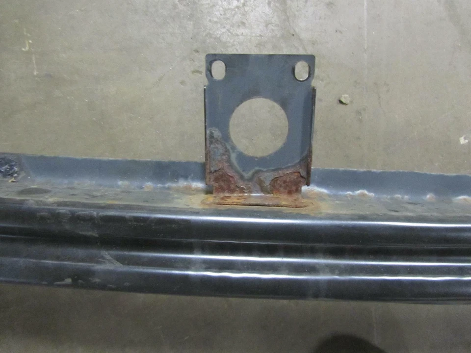 06-09 Barra de refuerzo de parachoques trasero VOLKSWAGEN RABBIT Foto 2 de 2