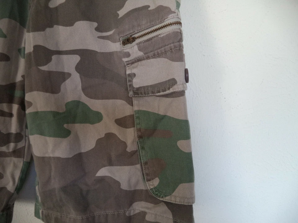 Boy's Green Camo Canyon River Blues Cargo Shorts. Size 12. 100% Cotton. - Image 4 of 4