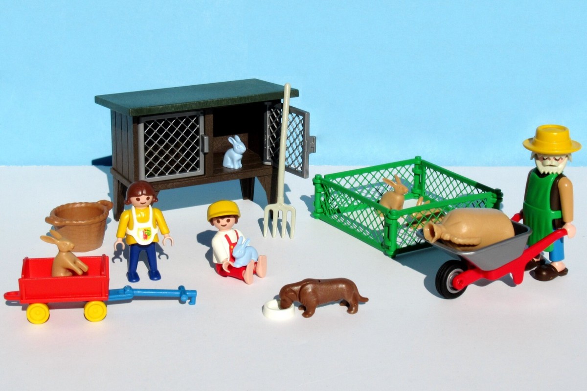 playmobil 1955 Edition フィギュアセット Playmobil 3751 Rabbit Hutch with Grandfather Farmer