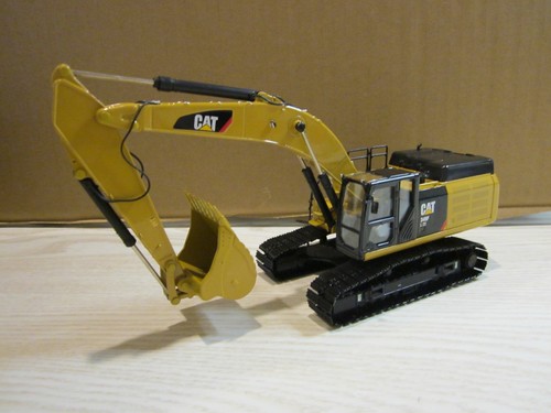 CATERPILLAR - 349F L Hydraulic Excavator 1:50 scale die cast model - Picture 8 of 12