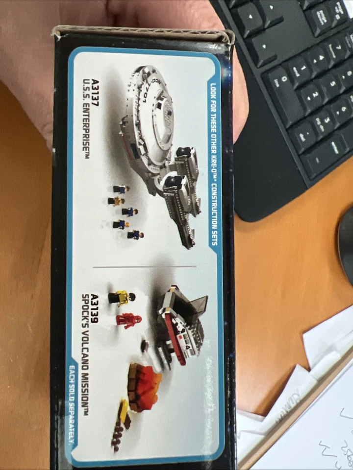 KRE-O Star Trek Deep Dive Light Tech 36 Piezas Spock Bones Capitán James Kirk Foto 4 de 4