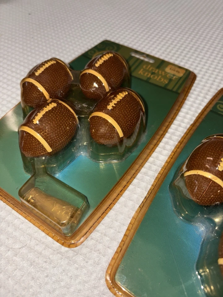 足球梳妆台抽屉拉旋钮 8 件套五金男孩房间孩子 Cambria Kidz — 第 3/4 张图片