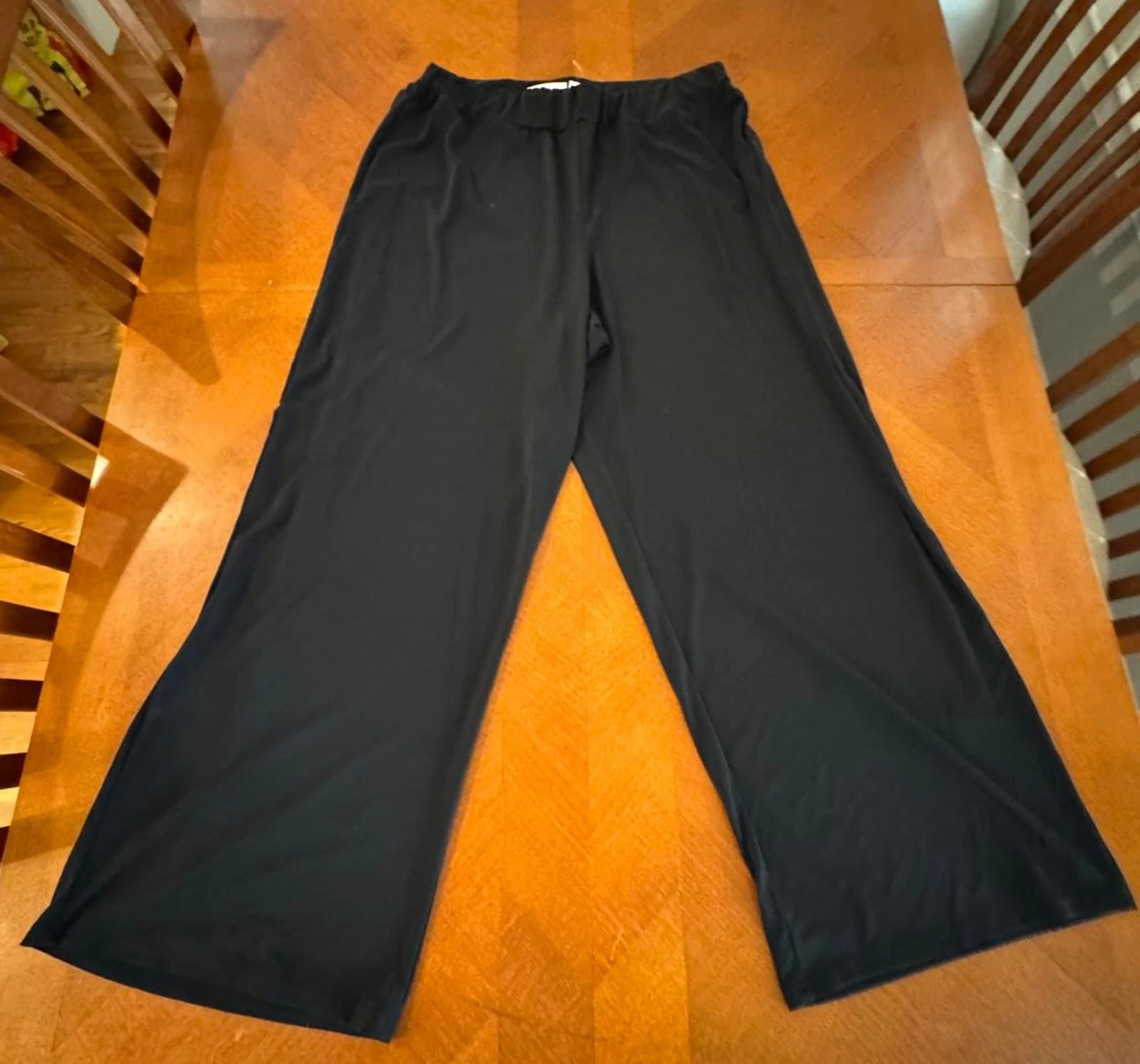 Comfortable Black Wide-Leg Pants - Ideal for Leisure or Work