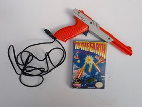 Nintendo NES Zapper + To The Earth Boxed Tested Working With Video PAL UKV