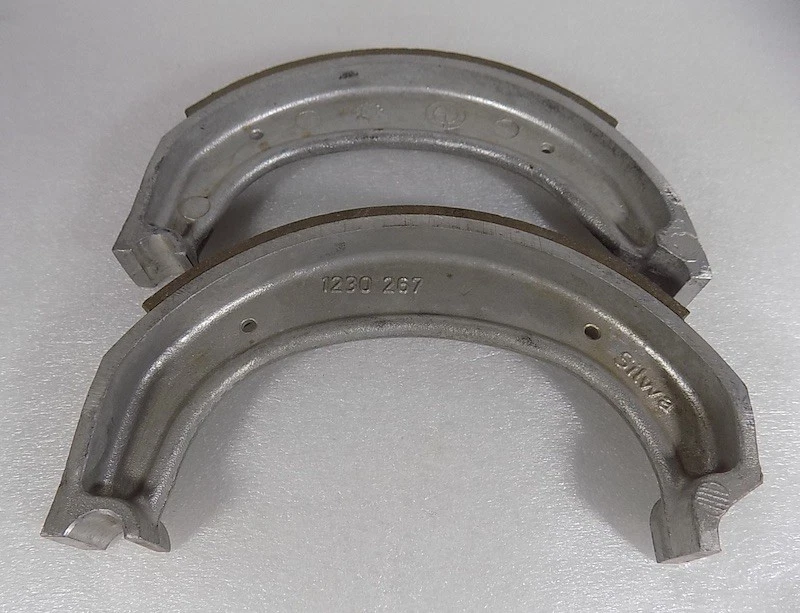 BMW Airhead Rear Brake Shoes Set R50/5 to R100RT 34212311080 / 34212311081 OEM Foto 3 de 4