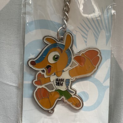 激レア！2014 FIFA World Cup Brazil キーホルダー 2014 FIFA World Cup Brazil keychain key ring chain RARE emblem