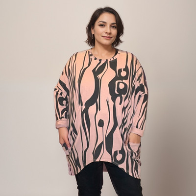 ROCKTHOSECURVES WOMENS ABSTRACT LONG SLEEVE DIPPED HEM TOP WITH POCKETS