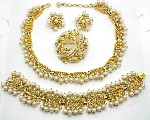 Vtg Crown TRIFARI Parure Jewelry Set, Gold Tone Faux Pearl Crystal + Xtra Brooch