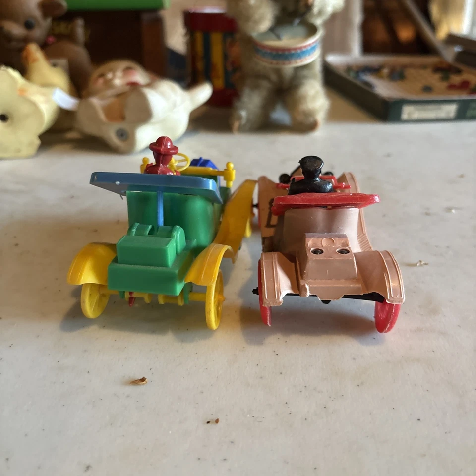 2 Coches Maxwell antiguos juguetes Revell vintage de goma uno y uno de plástico Foto 3 de 4