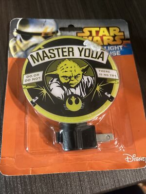 Disney STAR WARS Master Yoda Plug-in NIGHT LIGHT Lamp NEW!