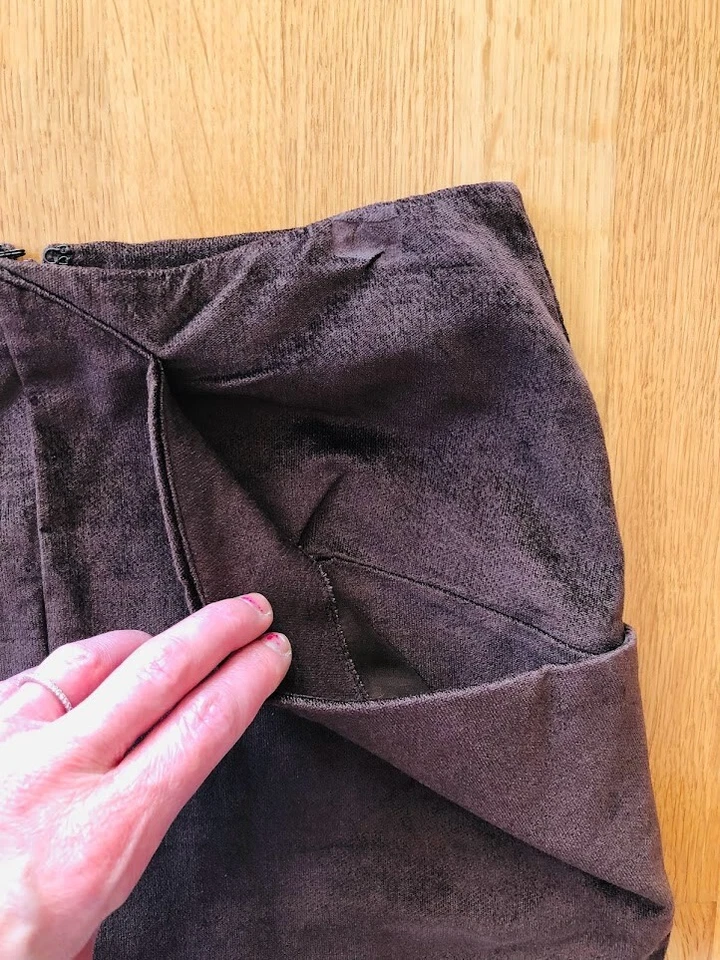 Falda lápiz marrón ANNA MOLINARI bolsillos exagerados-talla 40 IT/4-6 EE. UU.-RARA Foto 2 de 4