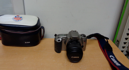 Canon EOS Rebel XS 35mm Film Camera w/ Canon 35-80mm F 4-5.6 auto focus TESTED