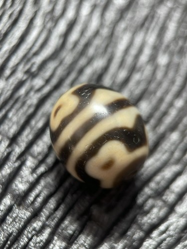 Tibetan Ball Dzi Amulet – 6 Petal Lotus Motif, Aged Agate, 2.1 x 1.7 cm