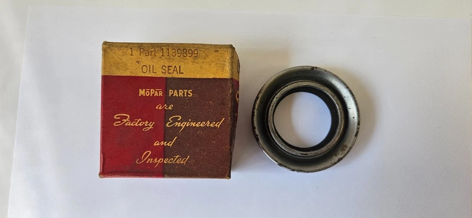 Chrysler New Yorker Saratoga 1946-50 8 cilindros eje trasero sello de aceite interior 1139899 nuevo de stock Foto 2 de 4