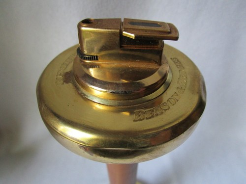Benson&Hedges großes Tischfeuerzeug Lighter Messing/Holz 32cm hoch funktioniert - Picture 3 of 10