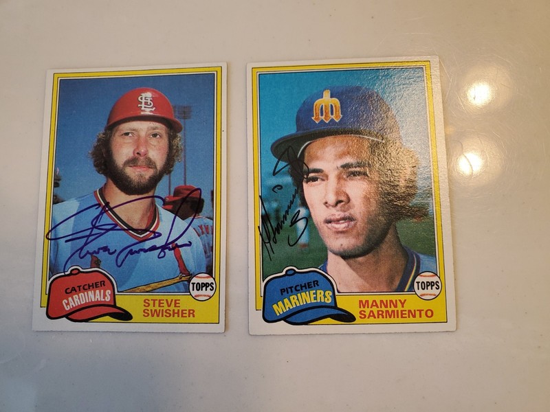 lot of 2 AUTOGRAPHED MLB 1981 Topps baseball cards Swisher Sarmiento
