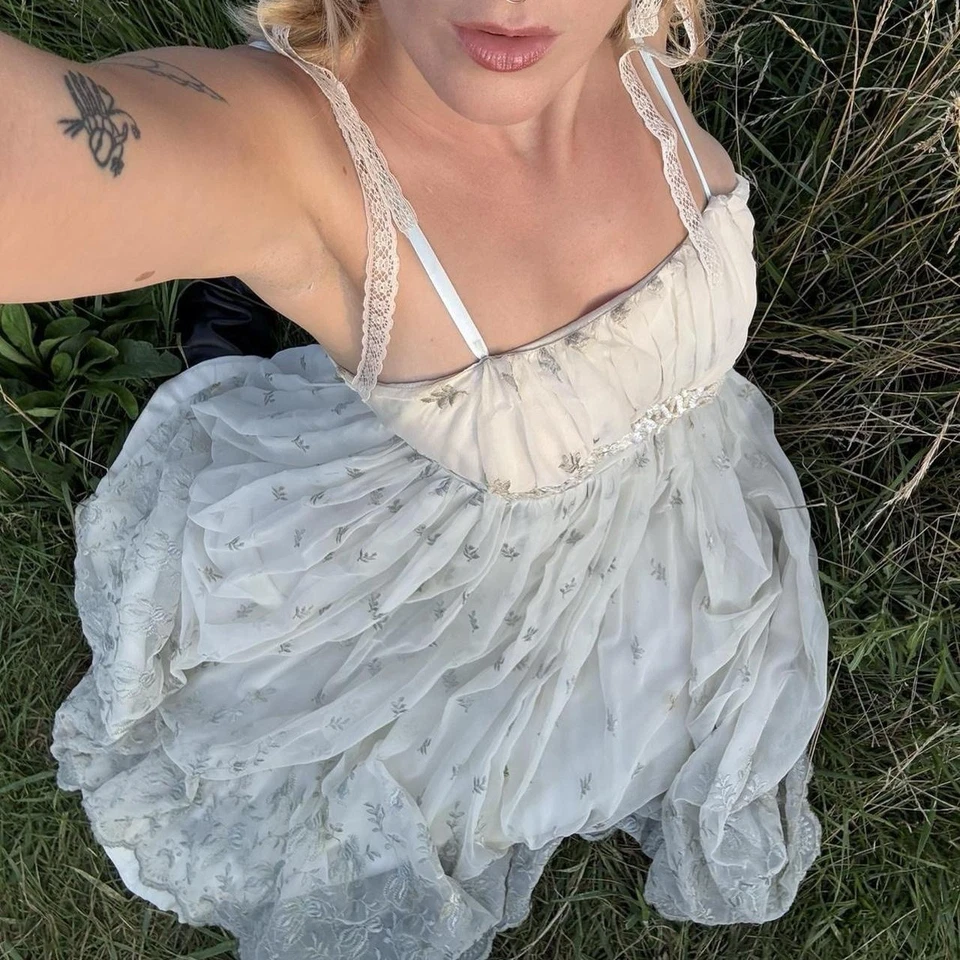 1950's Embroidered Flower Party Dress - Image 2 of 4