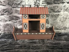 Vintage 16 x 14 Handmade Wooden Noah s Ark. Hand Painted.
