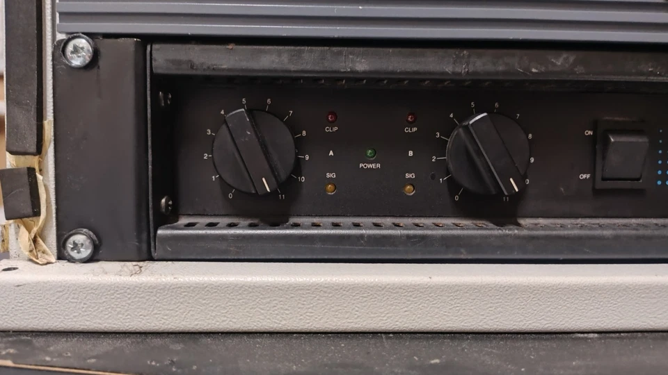 BGW Performance Series 4, amplificatore finale top di gamma 2000 watt Bridge - Immagine 3 di 4