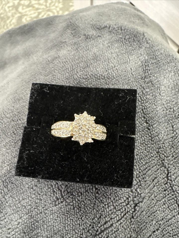 Anillo de cóctel vintage con racimo de diamantes de oro amarillo de 10 quilates talla 8,5 Foto 4 de 4