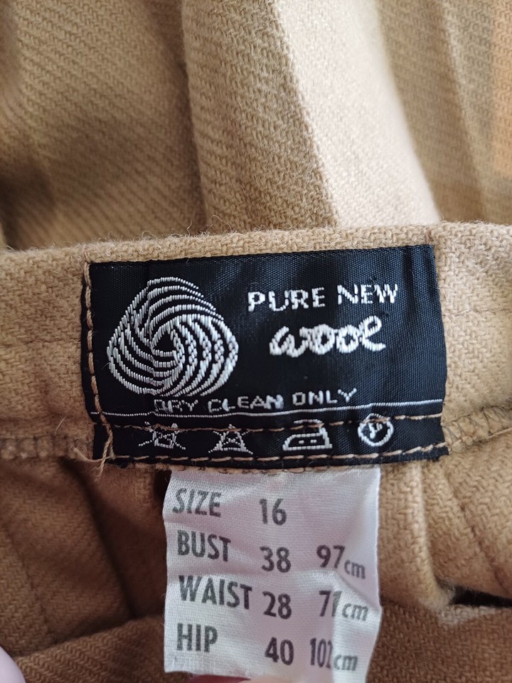 Vintage Pure New Wool Pleated Wrap Skirt , Safety Pin, Vintage Size 16