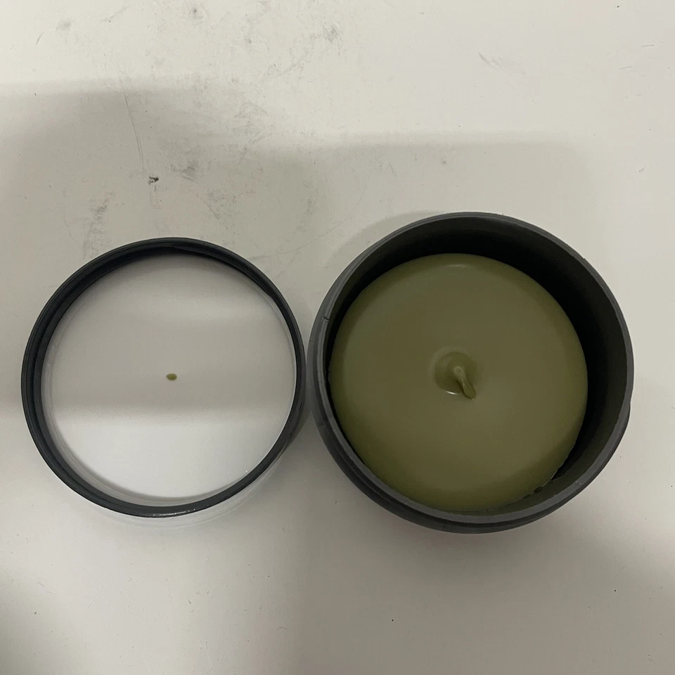 Masilla con textura Redken para hombre Outplay control máximo 3,4 OZ Foto 3 de 3