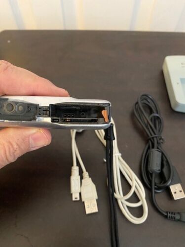 Canon PowerShot Digital ELPH SD1300 IS Digital Camera Bundle - Picture 10 of 15