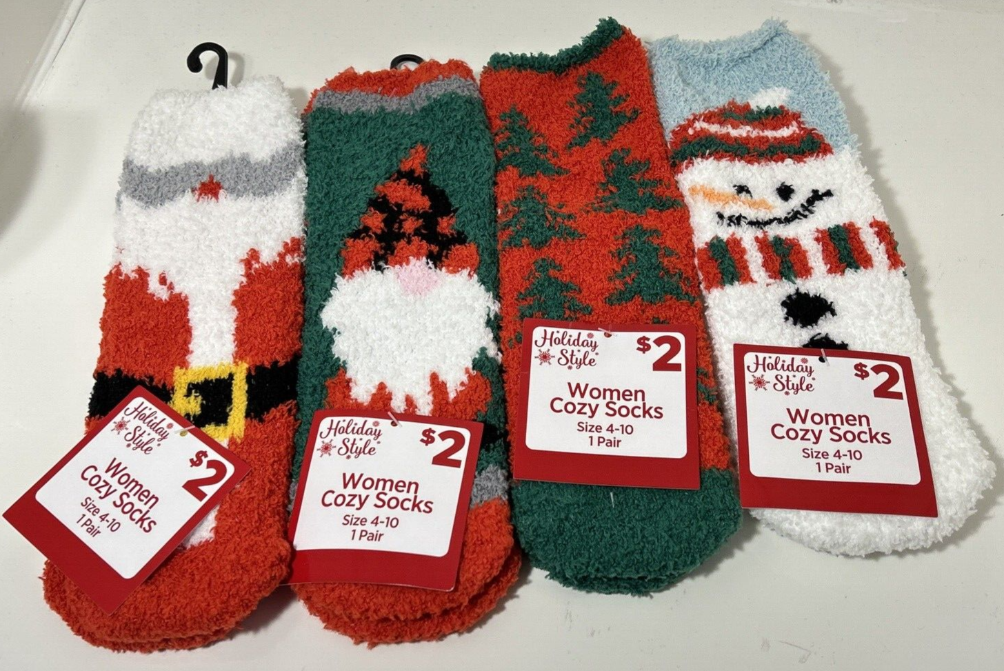 Socks Women Size 4-10 Plush Christmas  4 pair red green white New with Tag-image