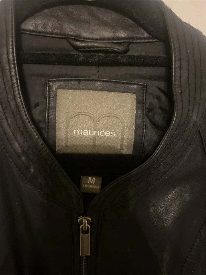 Jaqueta de couro sintético preta Maurices lados elásticos tamanho M - Imagem 2 de 4