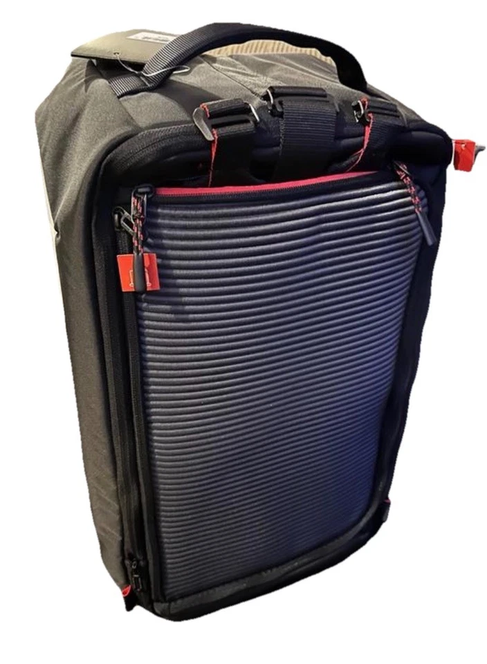 Mochila de lona Under Armour sin peso Foto 3 de 4