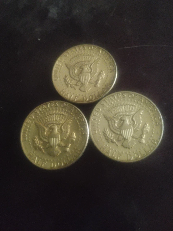 Três meio dólar Kennedy folheado a ouro sobre prata e esmaltado não circulado - Imagem 2 de 2